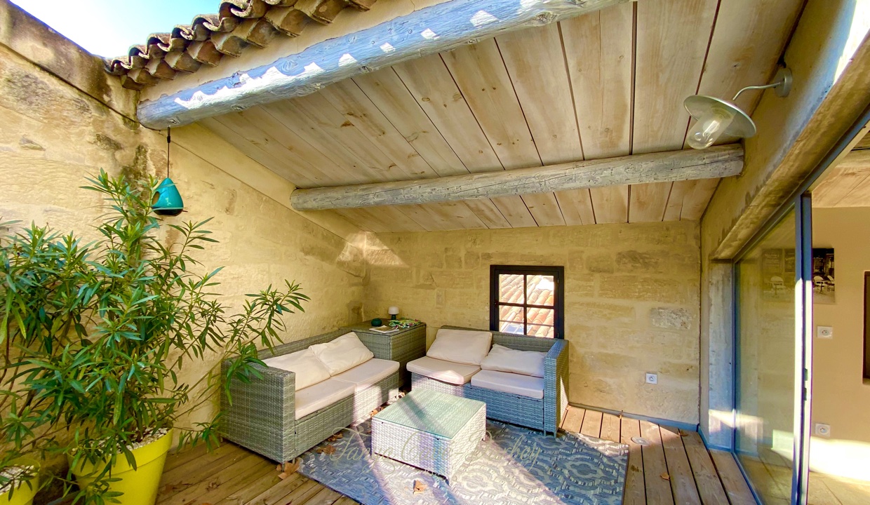 89972 : Uzès, preserved historical centre,  renovated  17th c stone house, 170 m2 with courtyard, 2 apartments, studio and terrace.