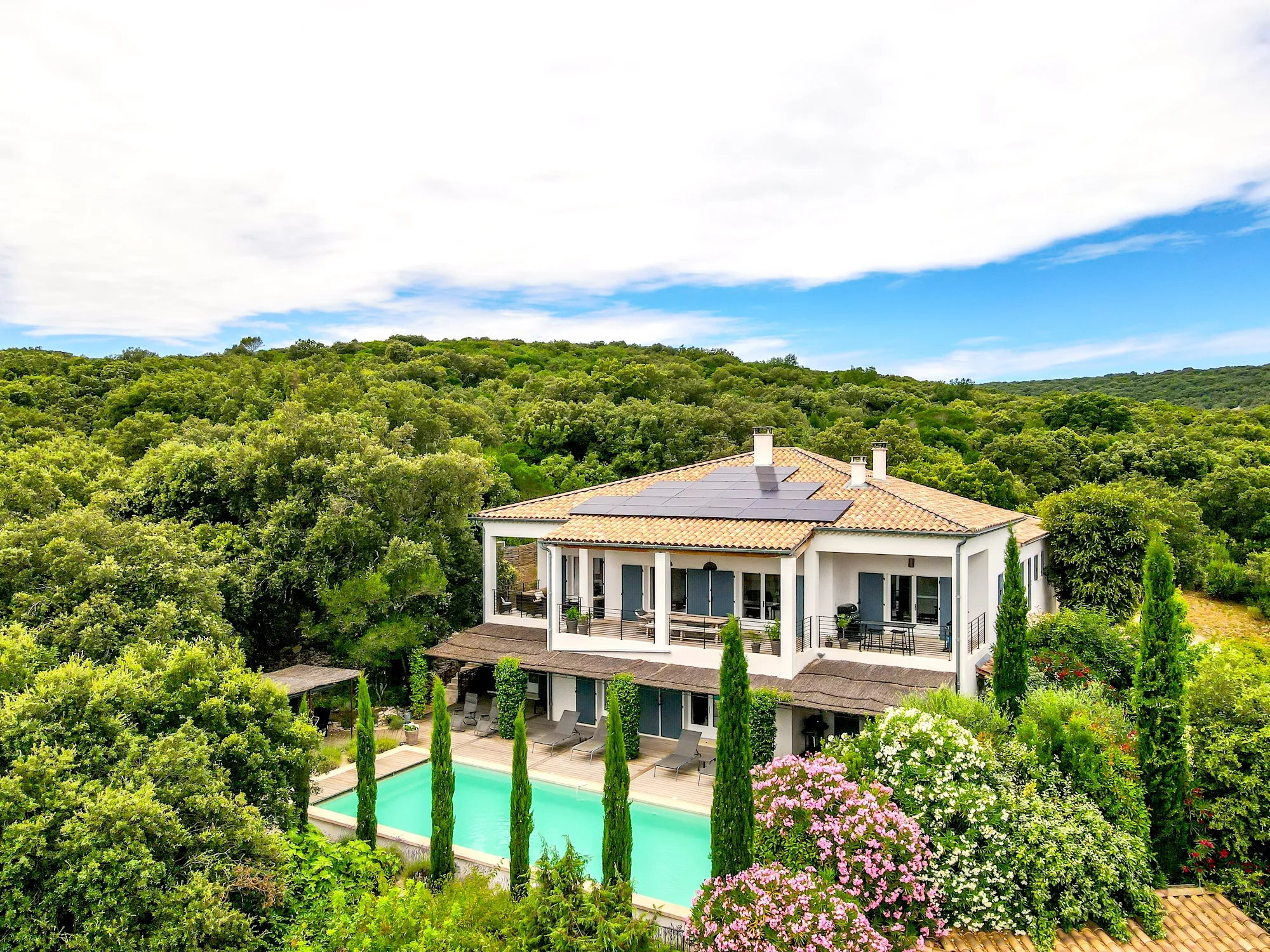 102906 : Uzès région, magnifique Bastide de 400 m², spacieuse et accueillante, style et confort contemporaine, vue panoramique…